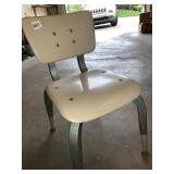 VINTAGE CHILDS CHAIR
