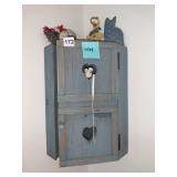 COUNTRY Dï¿½COR CORNER MINI CABINET WITH MINIATURES