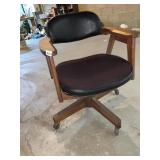 ROLLING OFFICE CHAIR