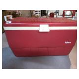 RETRO IGLOO COOLER WITH TRAY INSERT INSIDE,
