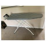 IRONING BOARD AND IRON