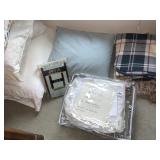 QUEEN SHEETS, PILLOWS, THROW BLANKETS