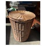 WICKER LAUNDRY BASKET WITH LINER