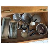 BREAD MOLDS, FOOD MILL, KITCHEN TIMER, MEASURING