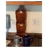 BILL HOLDER & MUGS, 1 WITH CHIP