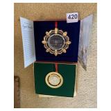 WHITE HOUSE ORNAMENTS W/ COIN