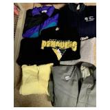 CLOTHES VINTAGE PENGUINS SWEATSHIRT SIZE LARGE