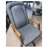 ROLLING OFFICE CHAIR