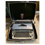 ELECTRA 130 CORONA TYPEWRITER IN CASE