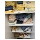 LARGE ASSORTMENT OF TOWELS