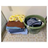 LAUNDRY BASKET W/ TOWELS