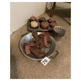 CUPCAKE PAN WITH CANDLES, GINGERBREAD DECORATIONS