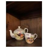 TEAPOT AND CREAMER