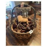 BASKET WITH POTPOURRI AND STUFFED HEART