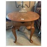 BROYHILL SIDE STAND 23" H X 23" W X 27" D