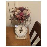 SCALE WITH DRIED APPLE DECORATION