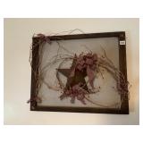 HANGING WIRE SCREEN WITH WOODEN FRAME AND STARS