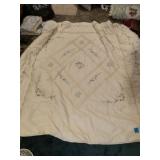 QUEEN COMFORTER FLOWER DESIGN