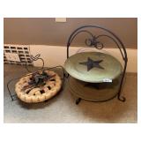 TWO TIER PIR HOLDER AND ARTIFICIAL PIE WITH CRACK