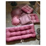 LOVESEAT CUSHION AND ACCENT PILLOWS