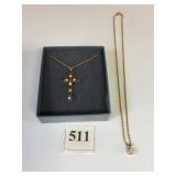 GOLD TONE NECKLACE WITH STUD PENDANT GOLD TONE