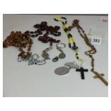 GROUP OF ROSARY BEADS BROKEN RELIGIOUS KEYRINGS
