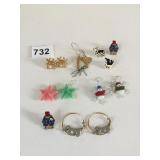 GROUP OF NOVELTY PINS CHRISTMAS EARRINGS GOLD