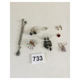 SILVER TONE BRACELET WITH BUG SPIDER PIN DROP