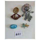 BEADED HAND MADE PIN PASTELLI ENAMEL PIN LETTER