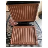 GEORGE FOREMAN GRILL, LIKE NEW INSIDE