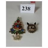 WARNER CHRISTMAS TREE MULTICOLOR PIN AND WARNER