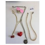 NOVELTY PINS PEARL NECKLACE CHAIN PENDANT