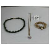 GREEN POLISHED STONE NECKLACE TRIPLE STRAND PEARL