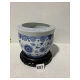 PLANTER BLUE & WHITE WITH STAND 5"