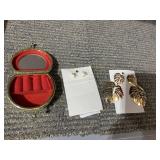 COMPACT RING HOLDER WITH 2 PRS CLIP ON EARRINGS