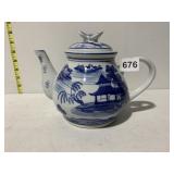 TEA POT ORIENTAL THEME BLUE & WHITE