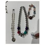 GLASS BRACELET WITH HEART ACCENT, SILVER BALL