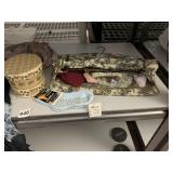 PIECES MATERIAL, DOOR HANGER, ETC.