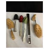 SHOE FORMS, SHOEHORN