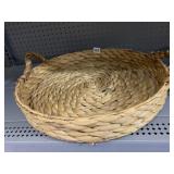 WOVEN BASKET 18" ROUND, WOVEN TRIVET 14.5"
