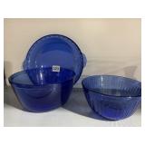 PYREX BLUE BAKING PAN AND 2 MIXING BOWLS