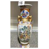 CHINESE PORCELAIN VASE WITH WOMEN OUTSIDE DESIGN