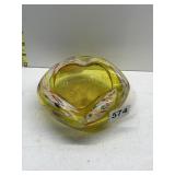 ART GLASS ASHTRAY