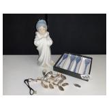 LLADRO FIGURINE WITH SOME DAMAGE AS SHOWN (7.25"