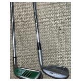 2 GOLF CLUBS SQUARE STRIKE