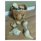 BASKET WITH SEASHELLS