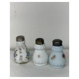 RAISED DESIGN SHAKER AND (2) RIBBED HAND PAINTED