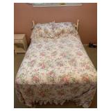 LIGHT WEIGHT BEDDING FULL SIZE, PILLOWS