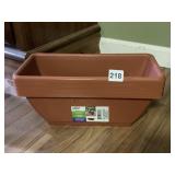 8 NEW PLASTIC GARDEN PLANTERS