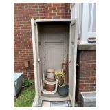 PLANT STAND, PLASTIC PLANTERS